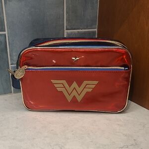 Wonder Women Makeup + Accesories Bag